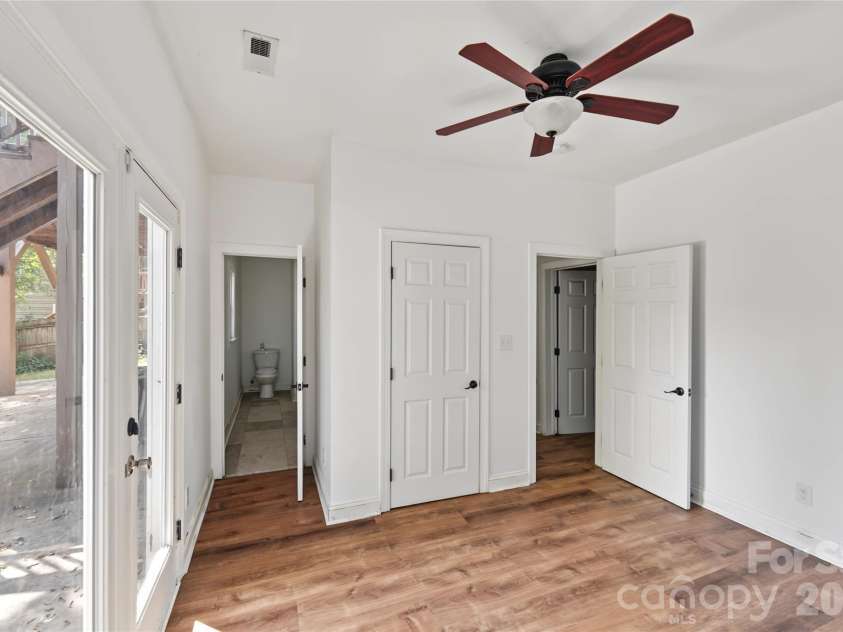 3453 Selwyn Avenue, Charlotte, NC 28209.  MLS# CAR4421472, YatesRealty ID 48903. 