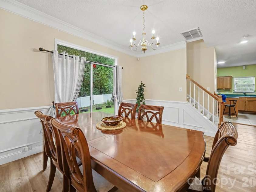 3207 Passour Ridge Lane, Charlotte, NC 28269.  MLS# CAR4421125, YatesRealty ID 48906. Dining room