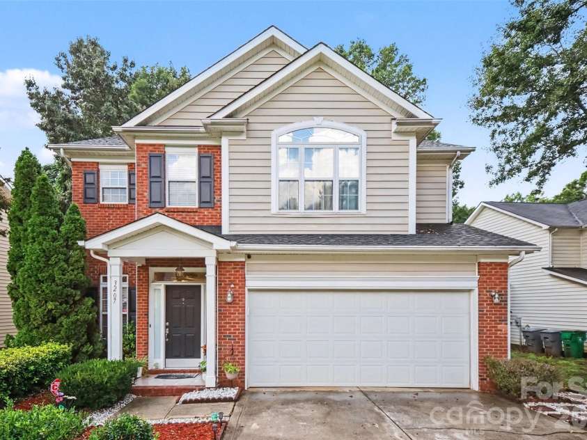 3207 Passour Ridge Lane, Charlotte, NC 28269.  MLS# CAR4421125, YatesRealty ID 48906. Front Exterior