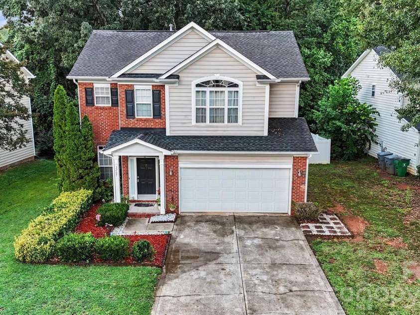 3207 Passour Ridge Lane, Charlotte, NC 28269.  MLS# CAR4421125, YatesRealty ID 48906. Front Exterior