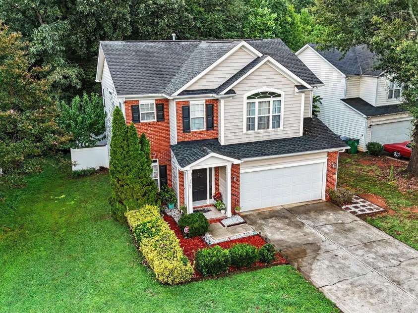 3207 Passour Ridge Lane, Charlotte, NC 28269.  MLS# CAR4421125, YatesRealty ID 48906. Front Exterior