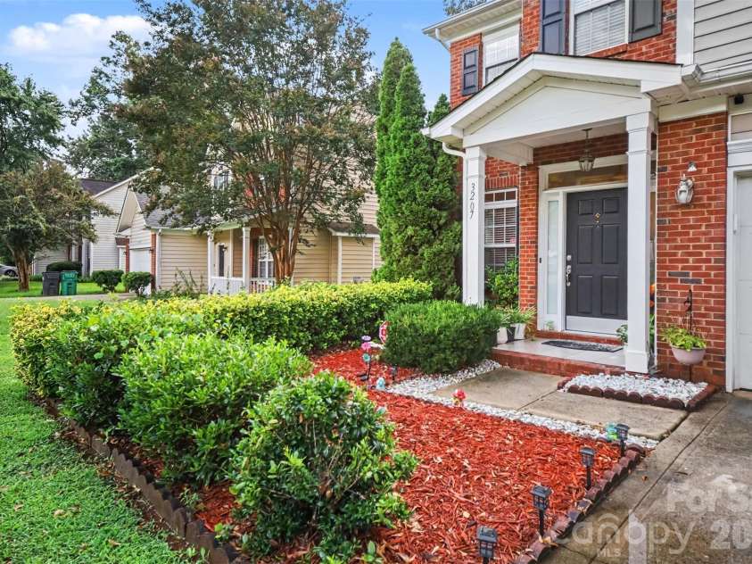 3207 Passour Ridge Lane, Charlotte, NC 28269.  MLS# CAR4421125, YatesRealty ID 48906. Front Walkway