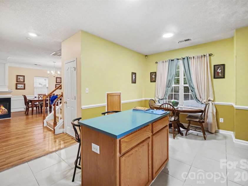 3207 Passour Ridge Lane, Charlotte, NC 28269.  MLS# CAR4421125, YatesRealty ID 48906. Kitchen