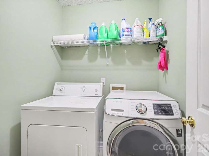 3207 Passour Ridge Lane, Charlotte, NC 28269.  MLS# CAR4421125, YatesRealty ID 48906. Laundry Room