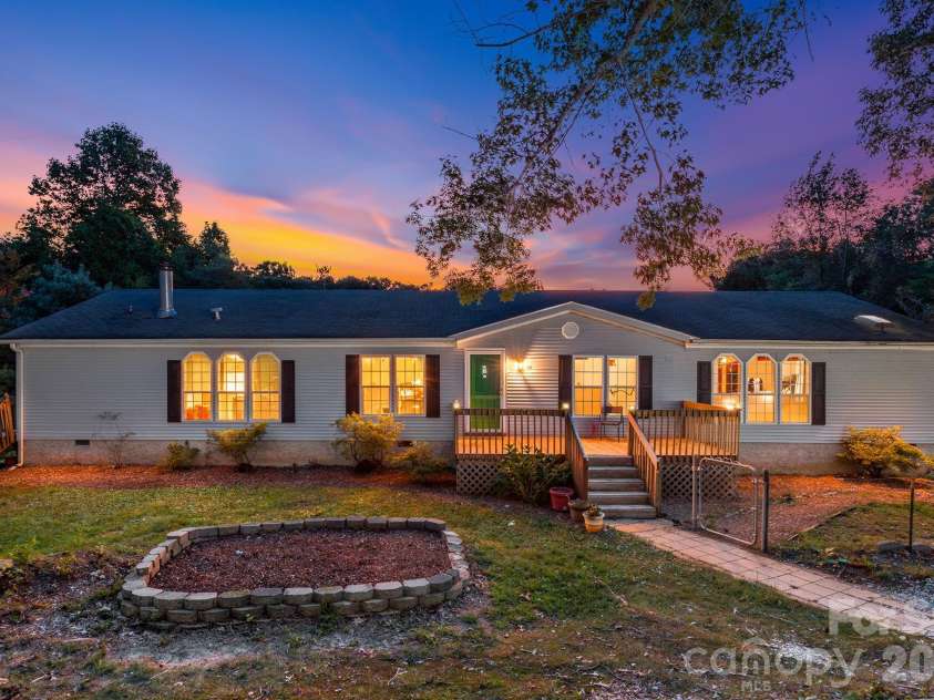 45 Shelby Road, Asheville, NC 28806.  MLS# CAR4421176, YatesRealty ID 48907. 