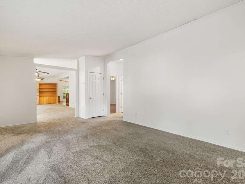 45 Shelby Road, Asheville, NC 28806.  MLS# CAR4421176, YatesRealty ID 48907. 