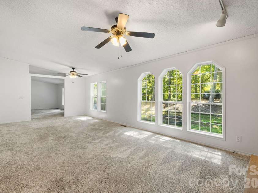 45 Shelby Road, Asheville, NC 28806.  MLS# CAR4421176, YatesRealty ID 48907. 