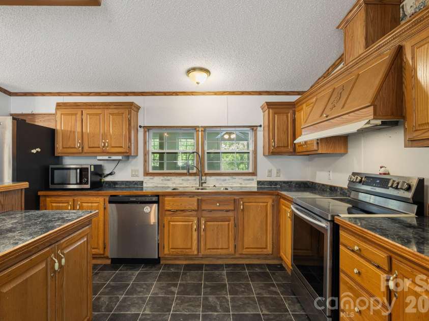 45 Shelby Road, Asheville, NC 28806.  MLS# CAR4421176, YatesRealty ID 48907. 