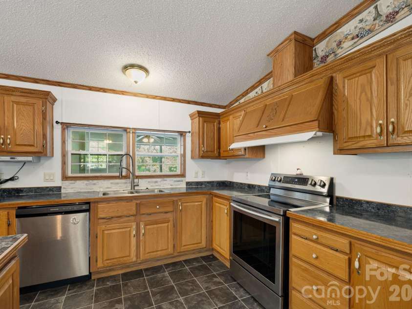 45 Shelby Road, Asheville, NC 28806.  MLS# CAR4421176, YatesRealty ID 48907. 