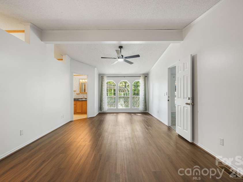 45 Shelby Road, Asheville, NC 28806.  MLS# CAR4421176, YatesRealty ID 48907. 