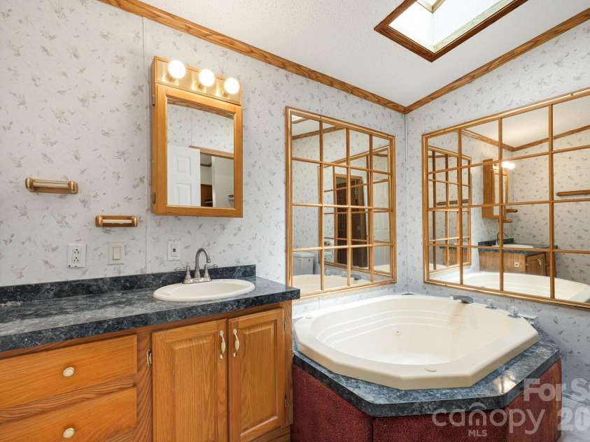 45 Shelby Road, Asheville, NC 28806.  MLS# CAR4421176, YatesRealty ID 48907. 
