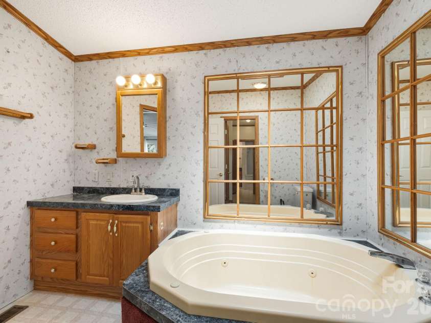 45 Shelby Road, Asheville, NC 28806.  MLS# CAR4421176, YatesRealty ID 48907. 