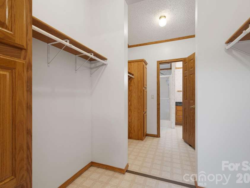 45 Shelby Road, Asheville, NC 28806.  MLS# CAR4421176, YatesRealty ID 48907. 