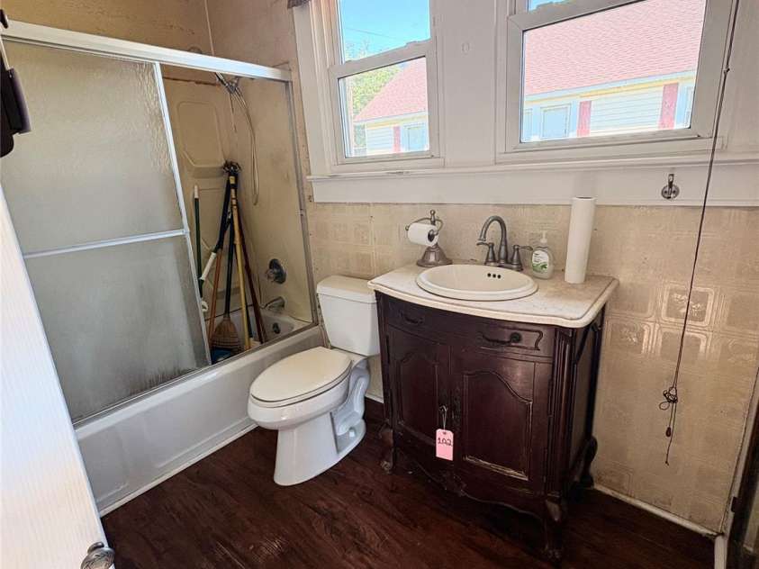 1001 Klondale Avenue, Kannapolis, NC 28081.  MLS# CAR4421747, YatesRealty ID 48909. Bathroom
