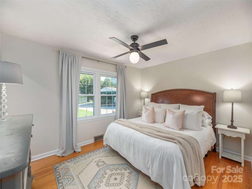 868 Mulberry Street, Clyde, NC 28721.  MLS# CAR4301265, YatesRealty ID 4891. 