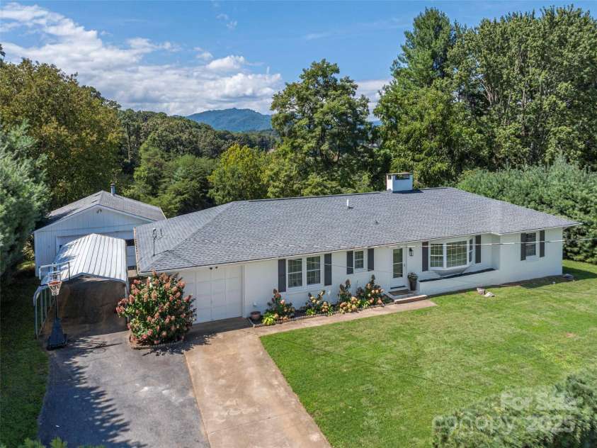868 Mulberry Street, Clyde, NC 28721.  MLS# CAR4301265, YatesRealty ID 4891. 