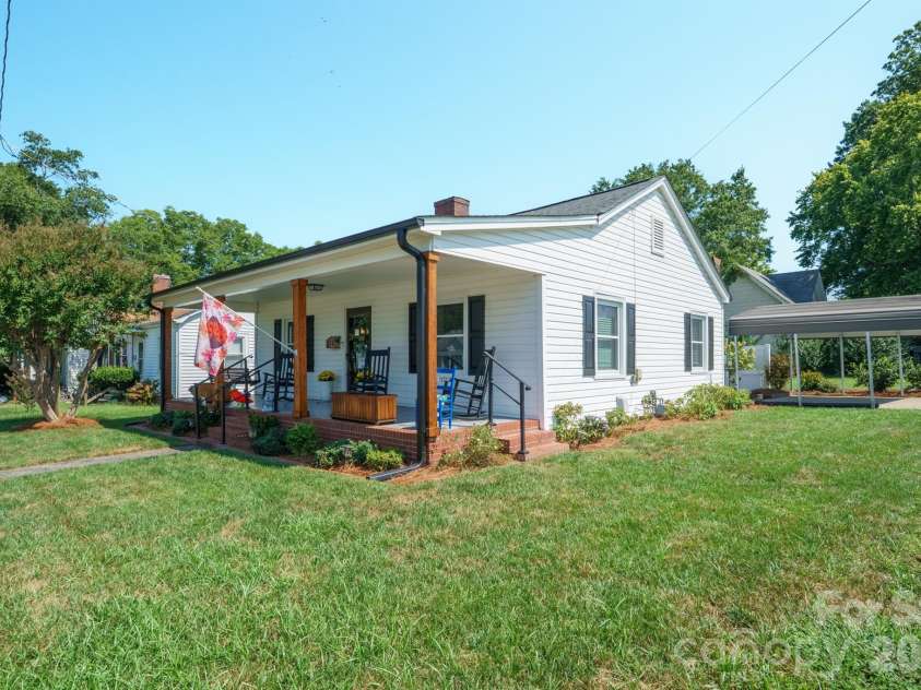 500 Elm Street, Cherryville, NC 28021.  MLS# CAR4419331, YatesRealty ID 48910. 