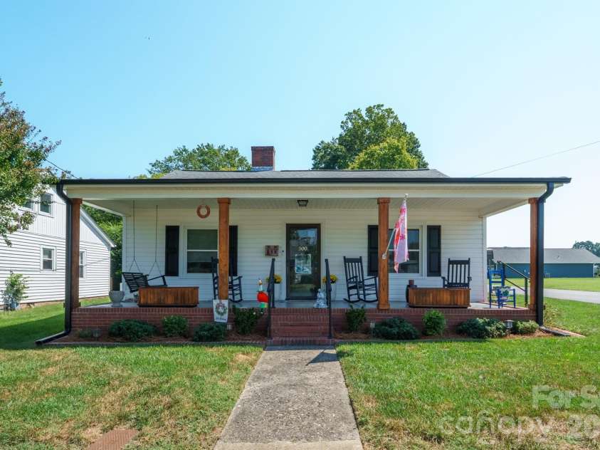 500 Elm Street, Cherryville, NC 28021.  MLS# CAR4419331, YatesRealty ID 48910. 