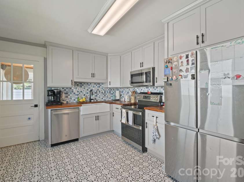 500 Elm Street, Cherryville, NC 28021.  MLS# CAR4419331, YatesRealty ID 48910. 