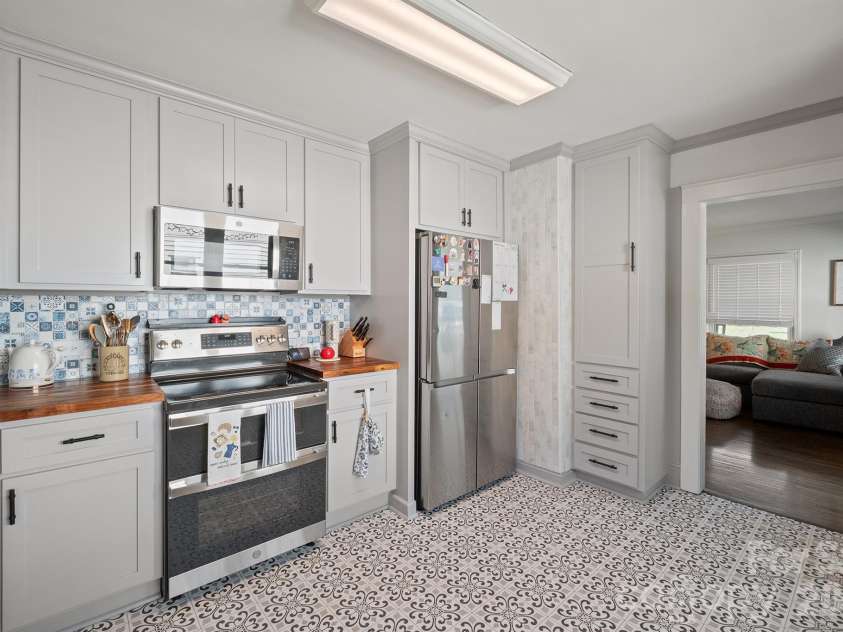 500 Elm Street, Cherryville, NC 28021.  MLS# CAR4419331, YatesRealty ID 48910. 