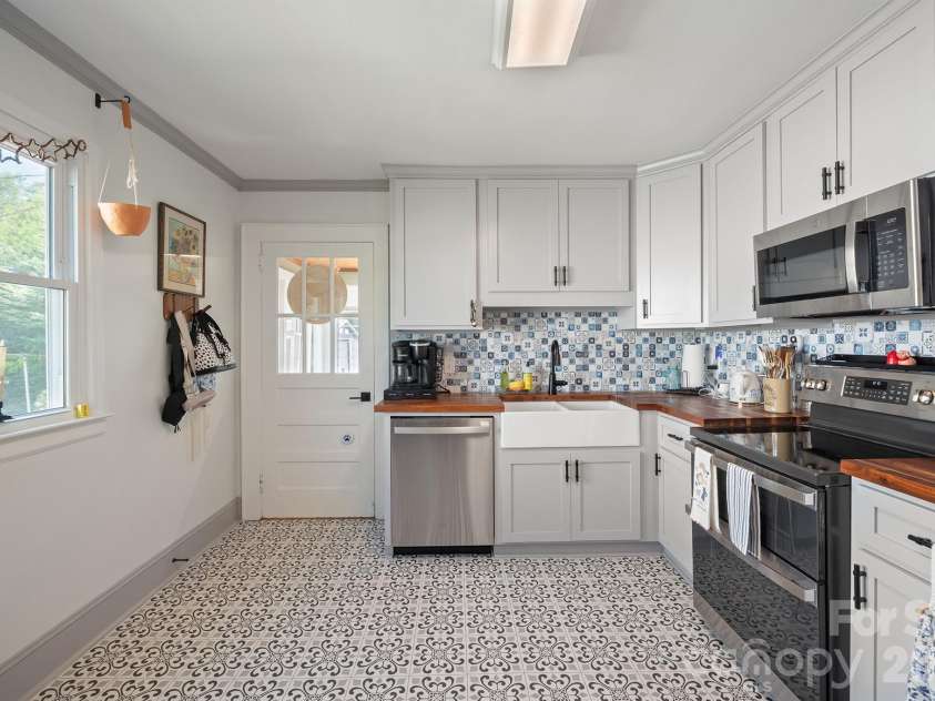 500 Elm Street, Cherryville, NC 28021.  MLS# CAR4419331, YatesRealty ID 48910. 