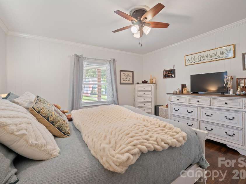 500 Elm Street, Cherryville, NC 28021.  MLS# CAR4419331, YatesRealty ID 48910. 