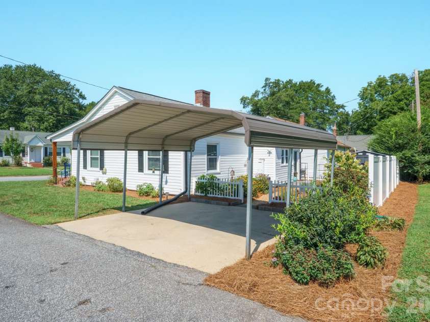500 Elm Street, Cherryville, NC 28021.  MLS# CAR4419331, YatesRealty ID 48910. 
