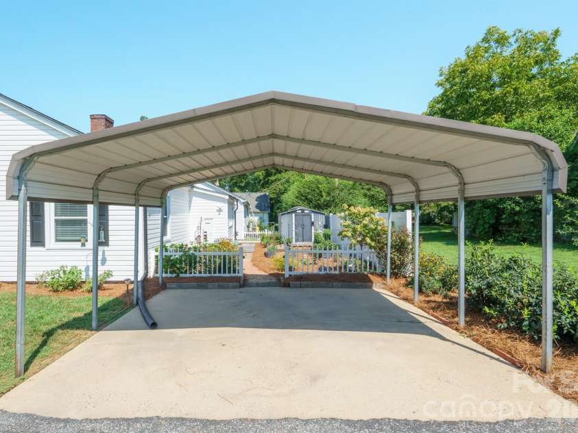 500 Elm Street, Cherryville, NC 28021.  MLS# CAR4419331, YatesRealty ID 48910. 