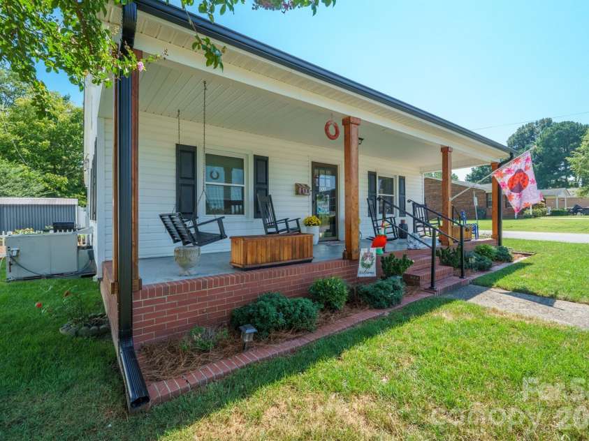 500 Elm Street, Cherryville, NC 28021.  MLS# CAR4419331, YatesRealty ID 48910. 