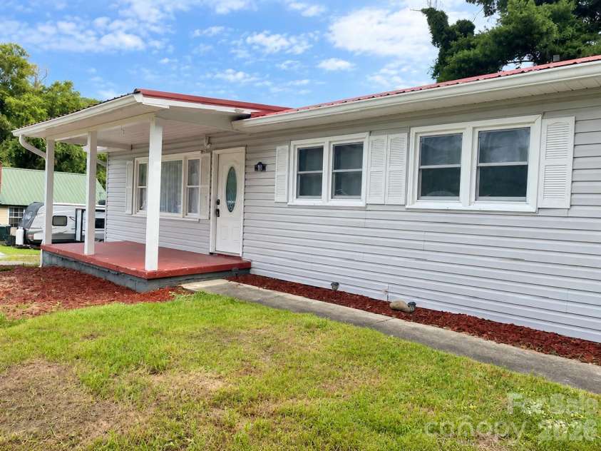 93 Valley View Circle, Waynesville, NC 28786.  MLS# CAR4421787, YatesRealty ID 48913. 
