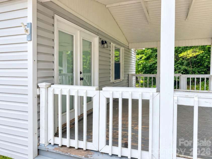 93 Valley View Circle, Waynesville, NC 28786.  MLS# CAR4421787, YatesRealty ID 48913. 