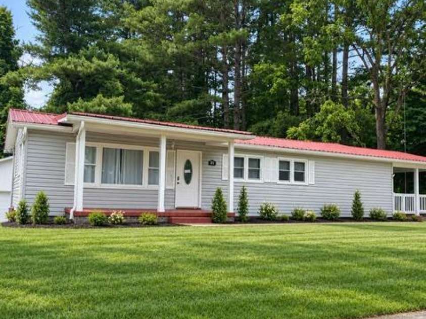 93 Valley View Circle, Waynesville, NC 28786.  MLS# CAR4421787, YatesRealty ID 48913. Enhanced for marketing