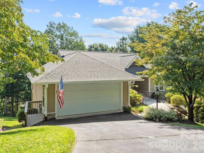 324 DAWNBROOK Drive, Flat Rock, NC 28731.  MLS# CAR4421615, YatesRealty ID 48916. 