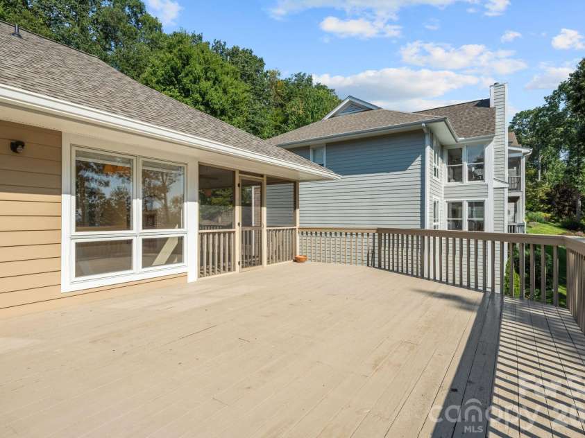 324 DAWNBROOK Drive, Flat Rock, NC 28731.  MLS# CAR4421615, YatesRealty ID 48916. 