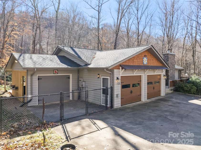 482 Wildcat Mountain Road, Waynesville, NC 28786.  MLS# CAR4323026, YatesRealty ID 48918. 