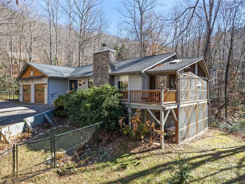 482 Wildcat Mountain Road, Waynesville, NC 28786.  MLS# CAR4323026, YatesRealty ID 48918. 