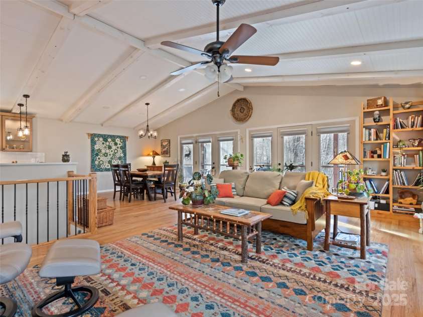 482 Wildcat Mountain Road, Waynesville, NC 28786.  MLS# CAR4323026, YatesRealty ID 48918. 