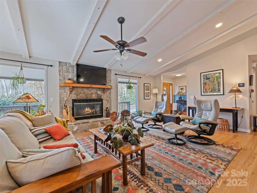 482 Wildcat Mountain Road, Waynesville, NC 28786.  MLS# CAR4323026, YatesRealty ID 48918. 