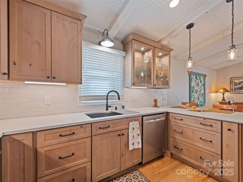 482 Wildcat Mountain Road, Waynesville, NC 28786.  MLS# CAR4323026, YatesRealty ID 48918. 