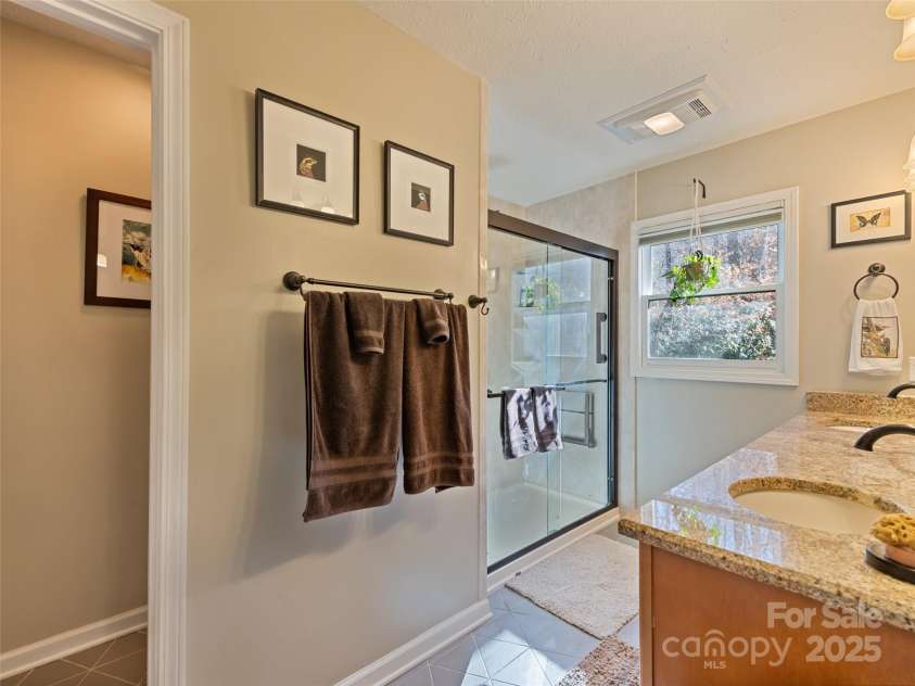 482 Wildcat Mountain Road, Waynesville, NC 28786.  MLS# CAR4323026, YatesRealty ID 48918. 