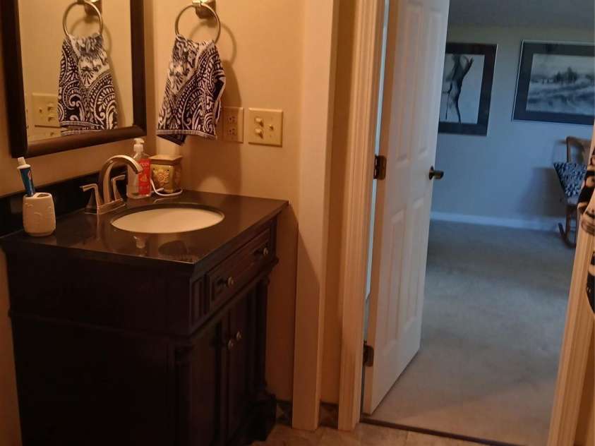 304 red oak Drive, Hendersonville, NC 28791.  MLS# CAR4420508, YatesRealty ID 48919. Full Bath in loft
