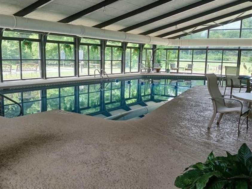 304 red oak Drive, Hendersonville, NC 28791.  MLS# CAR4420508, YatesRealty ID 48919. Indoor pool