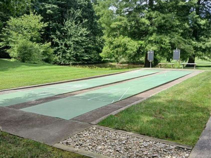 304 red oak Drive, Hendersonville, NC 28791.  MLS# CAR4420508, YatesRealty ID 48919. Shuffleboard