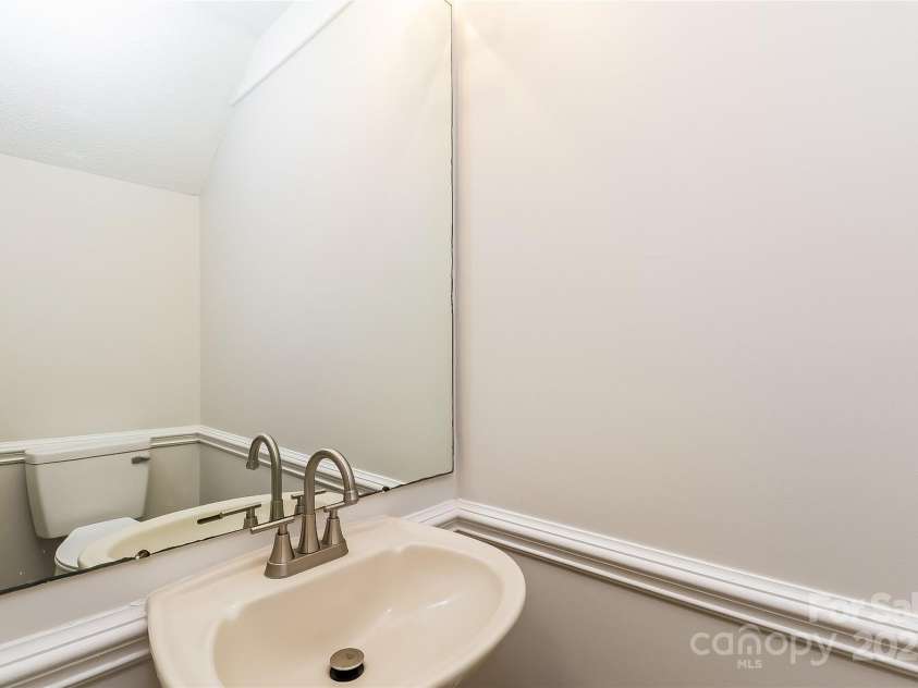 6001 Elm Cove Lane, Charlotte, NC 28269.  MLS# CAR4320700, YatesRealty ID 48919. 