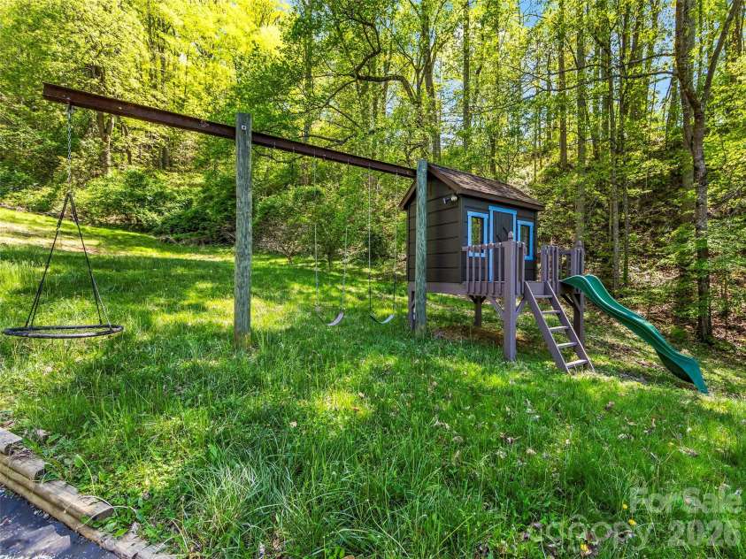 110 Mailon King Road, Leicester, NC 28748.  MLS# CAR4343106, YatesRealty ID 4892. 