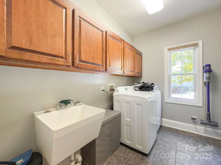 128 Archbell Point Lane, Mooresville, NC 28117.  MLS# CAR4192948, YatesRealty ID 4892. Main Level Laundry