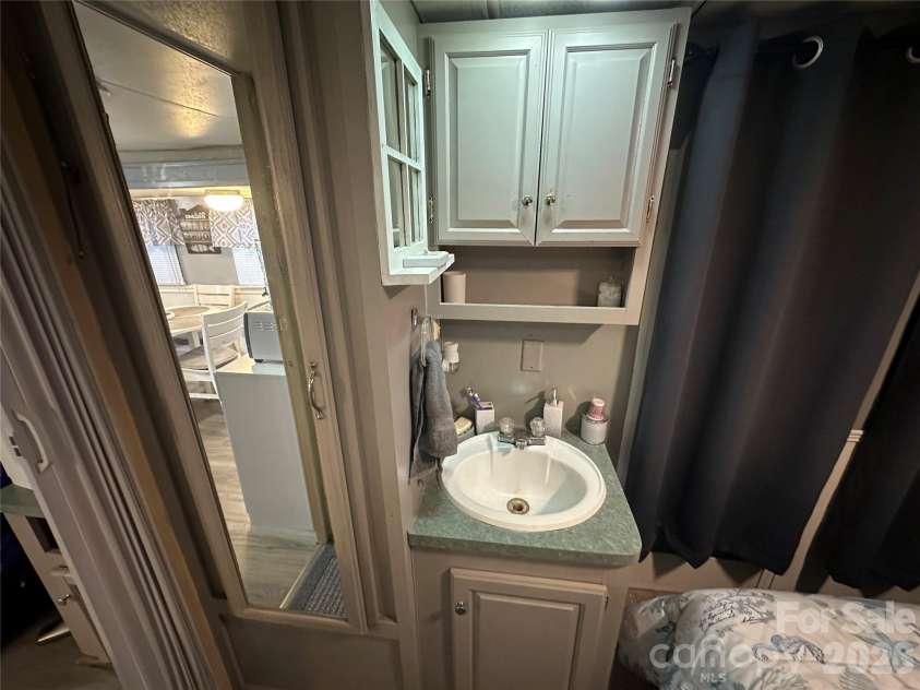 138 Marina Drive, New London, NC 28127.  MLS# CAR4398855, YatesRealty ID 48921. 