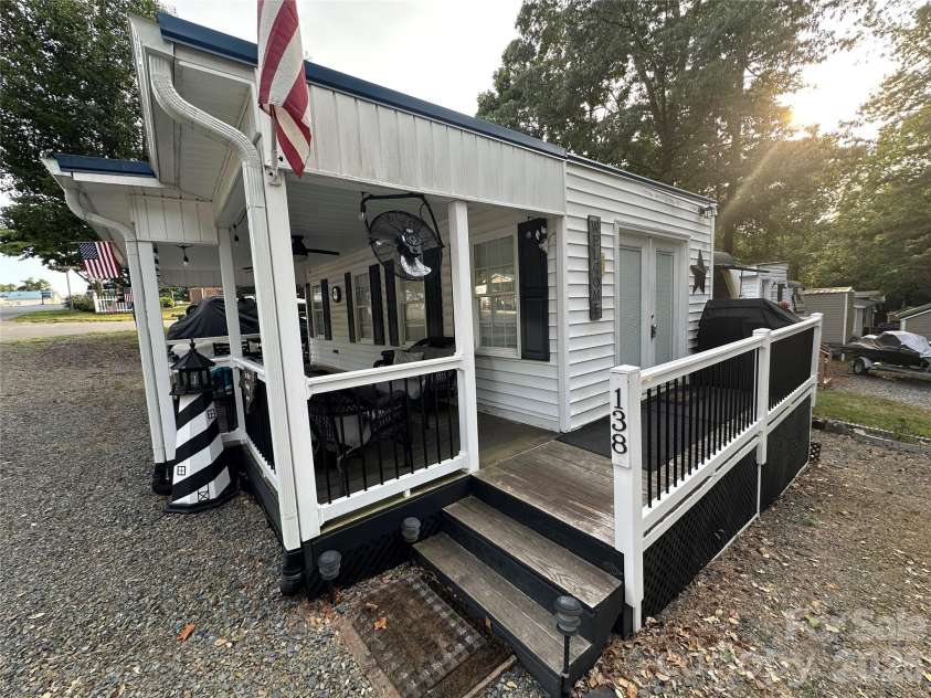 138 Marina Drive, New London, NC 28127.  MLS# CAR4398855, YatesRealty ID 48921. 