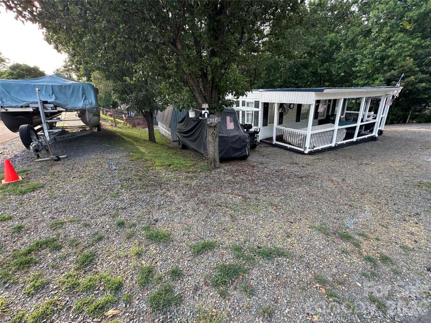 138 Marina Drive, New London, NC 28127.  MLS# CAR4398855, YatesRealty ID 48921. 