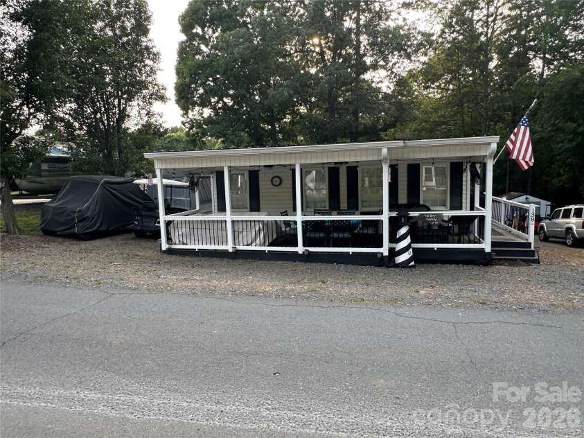 138 Marina Drive, New London, NC 28127.  MLS# CAR4398855, YatesRealty ID 48921. 